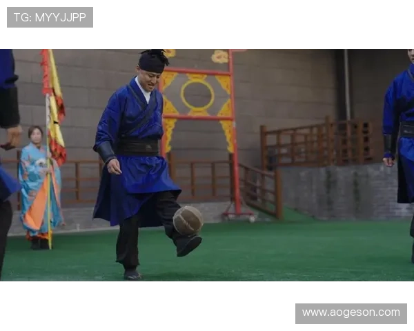 卡塔尔足球明星大腿雕像展现运动之美与力量的完美结合