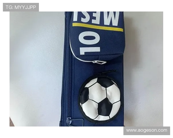 足球明星文具高清图片展示让你感受运动与学习的完美结合